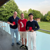 Vorsitzender Daniel Reichenberger mit den beiden neuen Mitgliedern Hinrich und Anwar Cordts